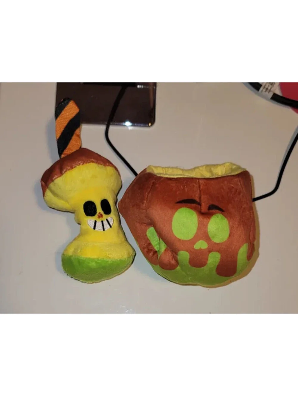 BARK BOX CURSED CARAMUTT APPLE DOG TOY SMALL 0-20LB HIDE A TREAT CRINKLE